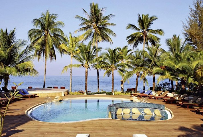 Khao Lak Bayfront Resort