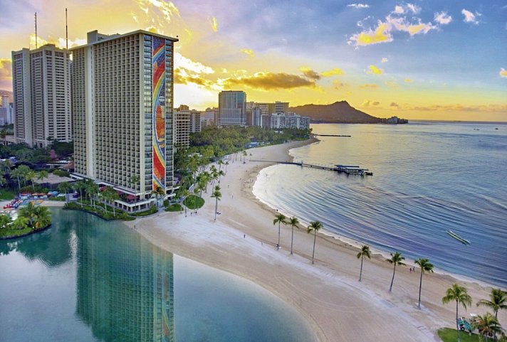 Hilton Hawaiian Village Waikiki Beach Resort - Rainbow Tower