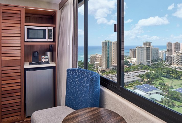 Holiday Inn Express Waikiki - Wohnbeispiel Partial Ocean View (Zimmercodierung UBN)