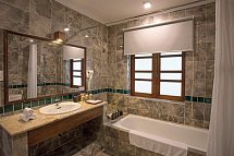 Pilgrimage Village Boutique Resort & Spa - Bad Superior (Zimmercodierungen US1 & US2)