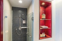 Red Ginger Chic Resort - Badbeispiel Duplex Suite (Zimmercodierung WB1)
