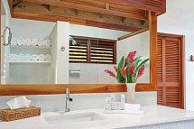 Couples Swept Away - Wohnbeispiel Beachfront Suite (Zimmercodierung J9O)