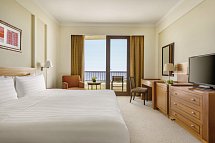DoubleTree by Hilton Muscat Al Waha - Wohnbeispiel Deluxe Room with Sea View (Zimmercodierung USM)