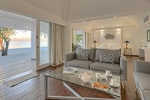 Diamonds Thudufushi - Wohnbeispiel Beach Front Suite (Zimmercodierung WB2)
