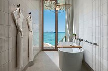 Centara Grand Lagoon Maldives - Beispiel Bad Overwater Villa with Jacuzzi (Zimmercodierungen VX1 & VV1)