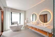Nova Maldives - Beispiel Bad Water Villa with Jacuzzi (Zimmercodierung VX2)