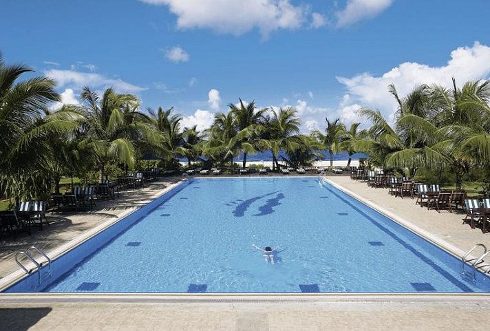 Hulhule Island Hotel