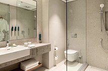 Hilton Mauritius Resort & Spa - Badezimmer Deluxe Room (Zimmercodierungen DD1, DD2, DH1, DH2, DB8 & DD8)