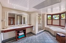 Dinarobin Beachcomber Hotel Golf & Spa - Badezimmer Junior Suite (Zimmercodierungen JB1, JB3, J1O, JB2, JB8, JX8, JC1, JC2, JCO, JH1, JH2, JH3 & JHO)