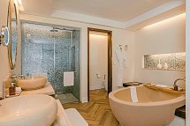 The St. Regis Le Morne Resort, Mauritius - Badezimmer Junior Suite (Zimmercodierungen JB1, JB8 & JH1)