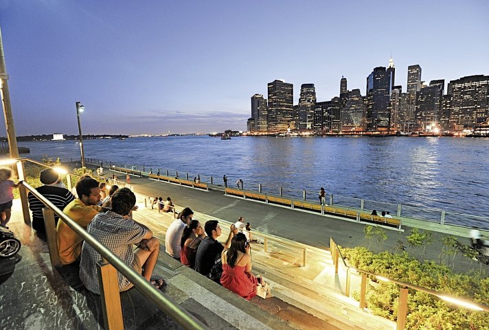 Tor zur Neuen Welt - New York, Brooklyn Bridge Park