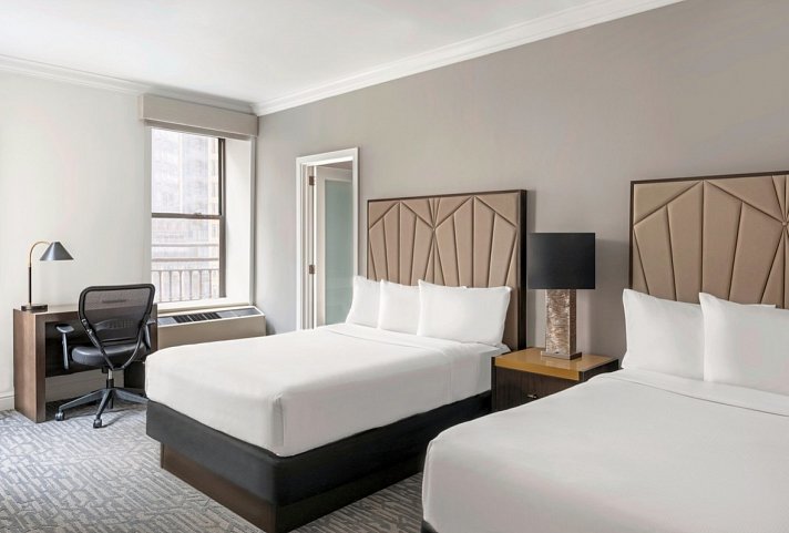 Martinique New York on Broadway, Curio Collection by Hilton - Wohnbeispiel Standard Room, 1 Room - 2 Double Beds (Zimmercodierung UG4)