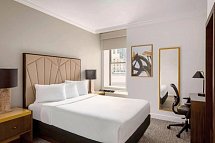 Martinique New York on Broadway, Curio Collection by Hilton - Wohnbeispiel