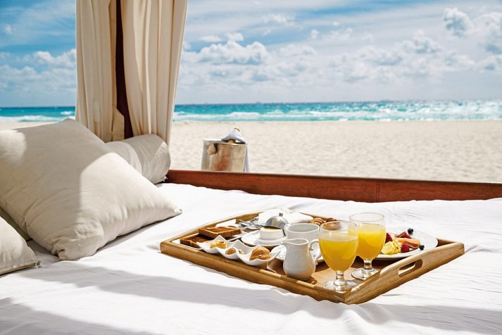 Royal Hideaway Playacar
