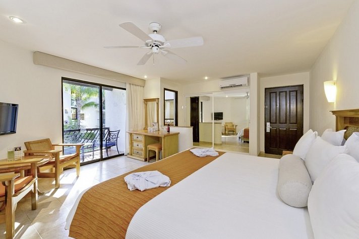 The Reef Playacar