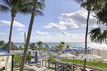 The Reef Playacar