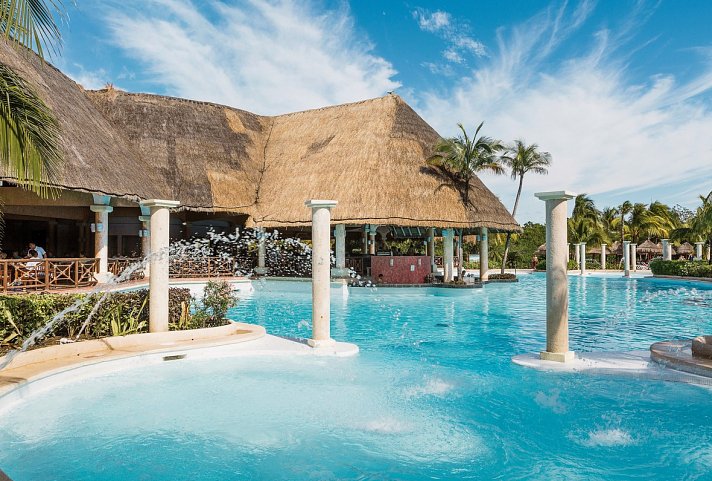 Grand Palladium Select White Sand