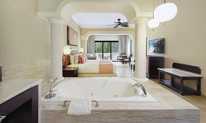 Grand Palladium Select White Sand