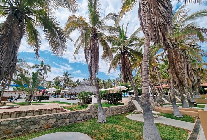 Buena Vista Oceanfront & Hot Springs Resort