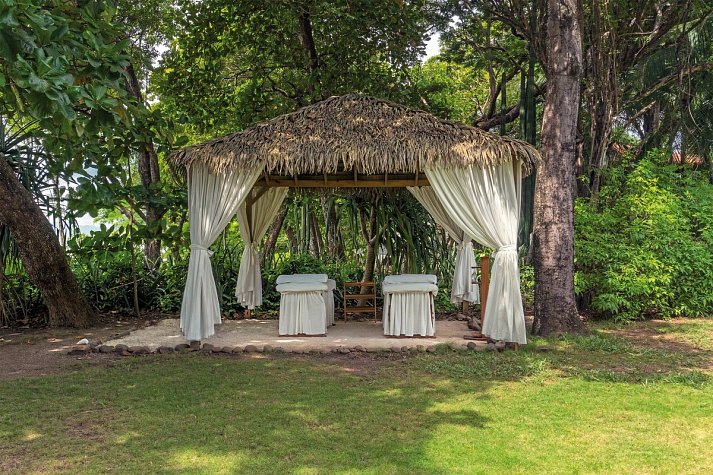 Capitan Suizo Beachfront Boutique Hotel