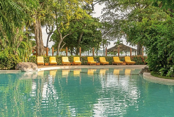 Capitan Suizo Beachfront Boutique Hotel