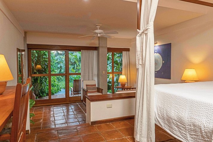 Capitan Suizo Beachfront Boutique Hotel