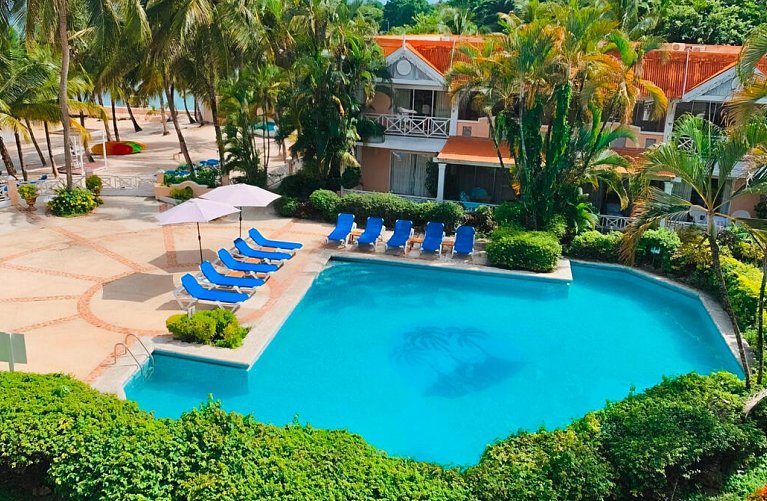 Coco Reef Resort & Spa