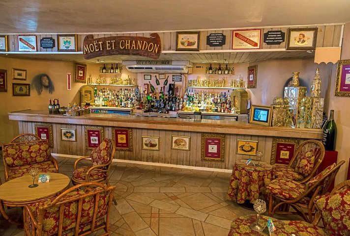 Coco Reef Resort & Spa