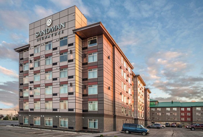 Sandman Signature Hotel Calgary Airport