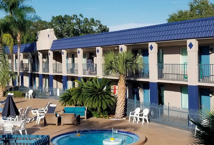 Clarion Inn &Suites Clearwater