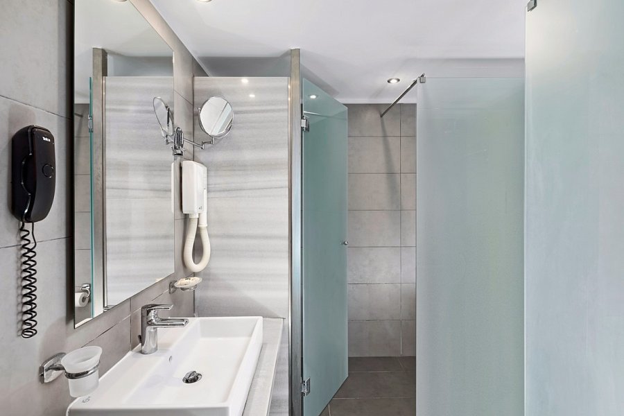Sentido Apollo Palace - Badbeispiel Doppelzimmer Gartenblick (Zimmercodierung DB4)
