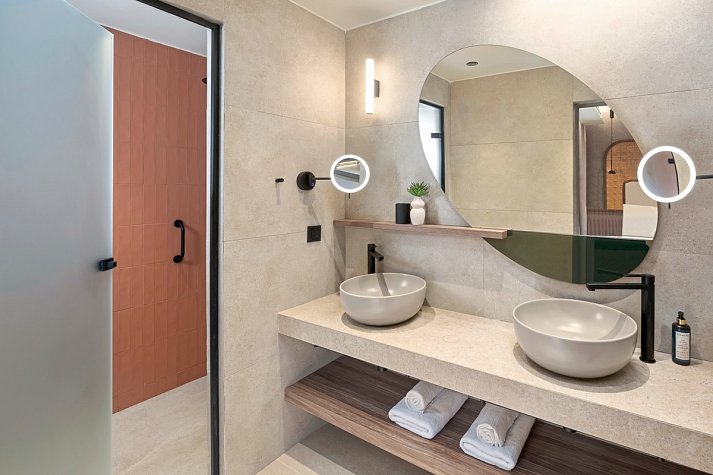 Sentido Apollo Palace - Beispiel Bad Suite Deluxe Family Privatpool (Zimmercodierung WDR)