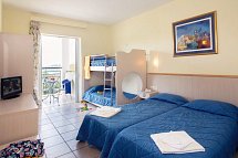 Mareblue Beach Corfu Resort - Wohnbeispiel Familienzimmer Gartenblick (Zimmercodierung FBG)