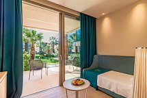 Almyros Beach Resort & Spa - Wohnbeispiel Familienzimmer Gartenblick (Zimmercodierung F2G)