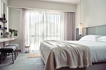 Numo Ierapetra Beach Resort Crete, Curio Collection by Hilton - Wohnbeispiel Doppelzimmer King Evergreen Balkon (Zimmercodierung DS1)