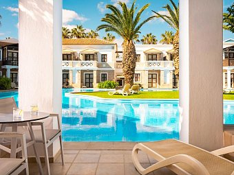 Mitsis Royal Mare - Wohnbeispiel Suite Swim Up Gemeinschaftspool (Zimmercodierung WBQ)