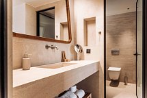 Ostria Resort & Spa - Badbeispiel Doppelzimmer Deluxe (Zimmercodierungen DDG & DDM)