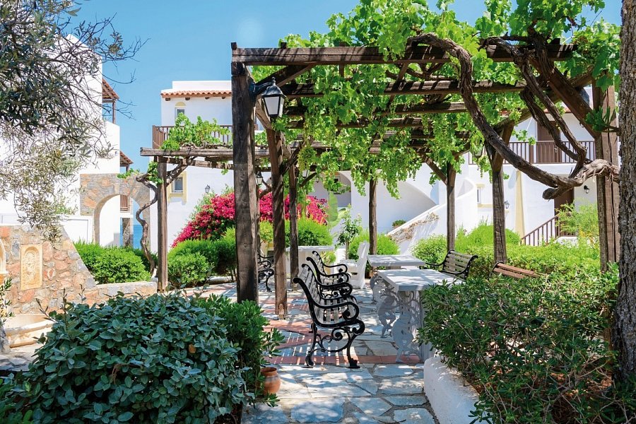 Alexander Beach Hotel & Village Resort