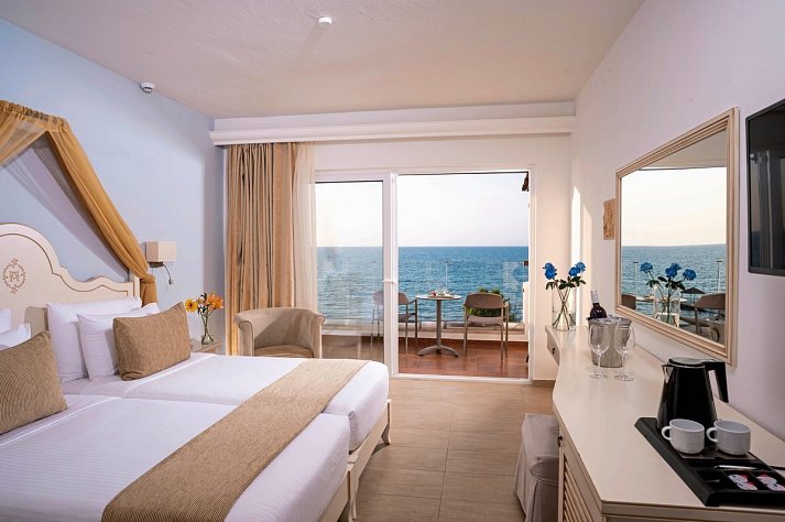 Alexander Beach Hotel & Village Resort - Wohnbeispiel Doppelzimmer Meerblick Meeresfront (Zimmercodierung DBM)