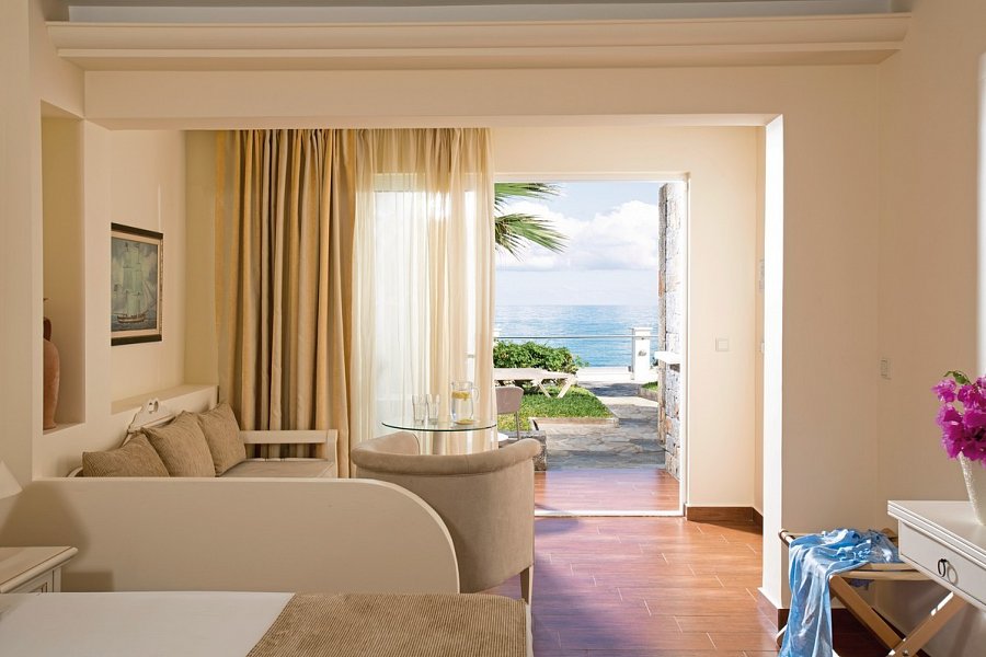 Alexander Beach Hotel & Village Resort - Wohnbeispiel Doppelzimmer Superior Meeresfront (Zimmercodierung DSO)
