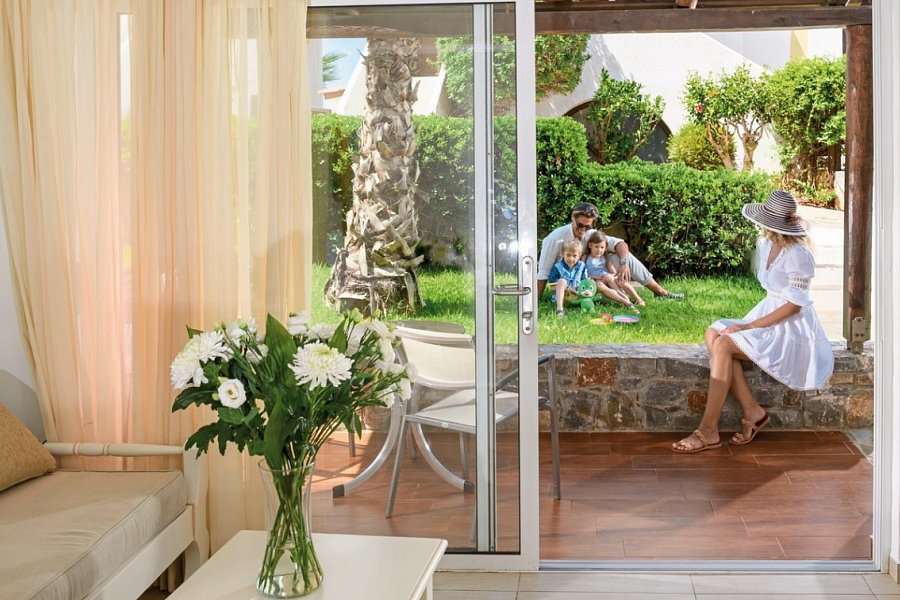 Alexander Beach Hotel & Village Resort - Wohnbeispiel Familienzimmer Gartenblick (Zimmercodierung FBG)