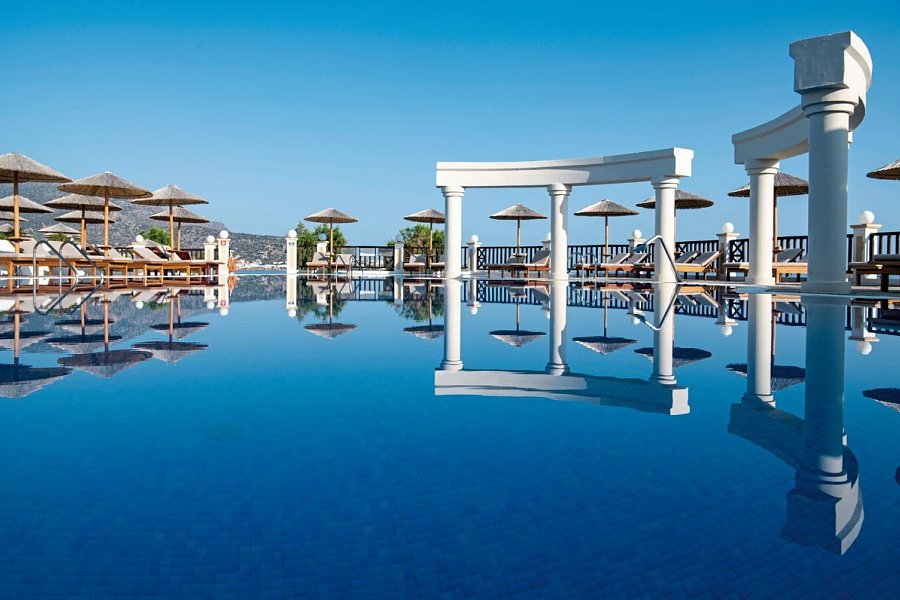 Alexander Beach Hotel & Village Resort
