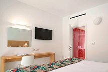 High Beach - Wohnbeispiel Familienzimmer Deluxe Poolblick (Zimmercodierung FDP)