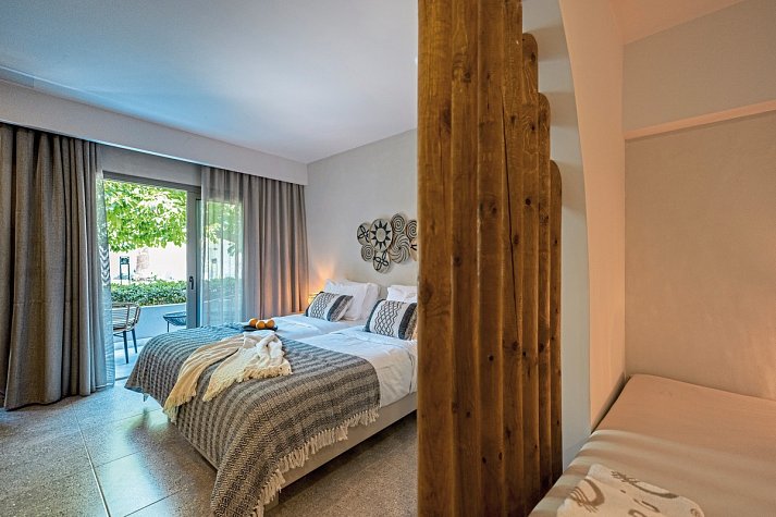 Eliros Mare Beachfront Poem Hotel - Wohnbeispiel Juniorsuite Gartenblick (Zimmercodierung J1G)