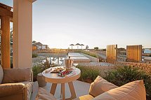Mitsis Selection Rinela - Wohnbeispiel Suite Swim Up Gemeinschaftspool (Zimmercodierung WBQ)