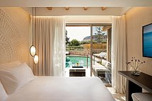 Mitsis Selection Rinela - Wohnbeispiel Familiensuite Swim Up Gemeinschaftspool (Zimmercodierung FBQ)