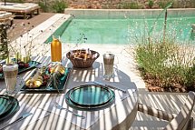 Mitsis Selection Rinela - Wohnbeispiel Suite Swim Up Gemeinschaftspool (Zimmercodierung WBQ)