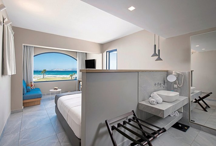 Aeolos Beach Hotel - Wohnbeispiel Juniorsuite obere Etage (Zimmercodierung J1D)