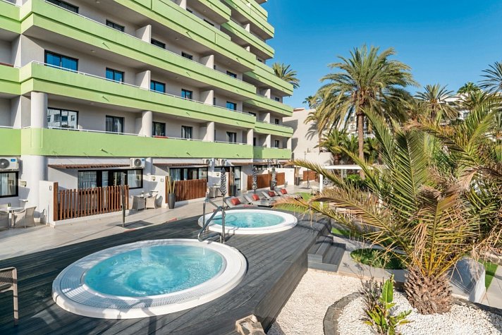 LIVVO Anamar Suites