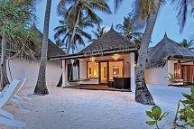 Angaga Island Resort & Spa - Wohnbeispiel Superior Beach Bungalow (Zimmercodierung BB1)